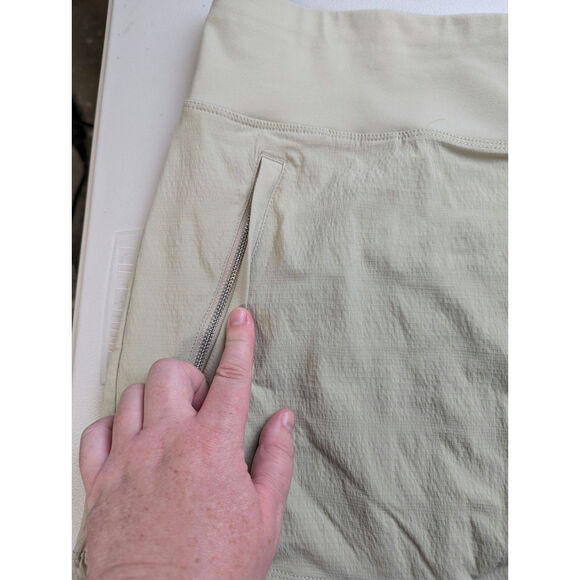 NWT Athleta Trekkie North Short Womens 18 Beige Ripstop Lightweight Hiking Camp - Picture 5 of 10